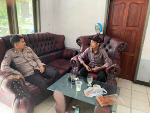 Bhabinkamtibmas Polsek Saketi Bripka Hendra Wijaya Melaksanakan Sambang Dialogis untuk Meningkatkan Kondusifitas di Desa Palembang, Kec. Cisata 1 IMG 20240816 WA0000 1
