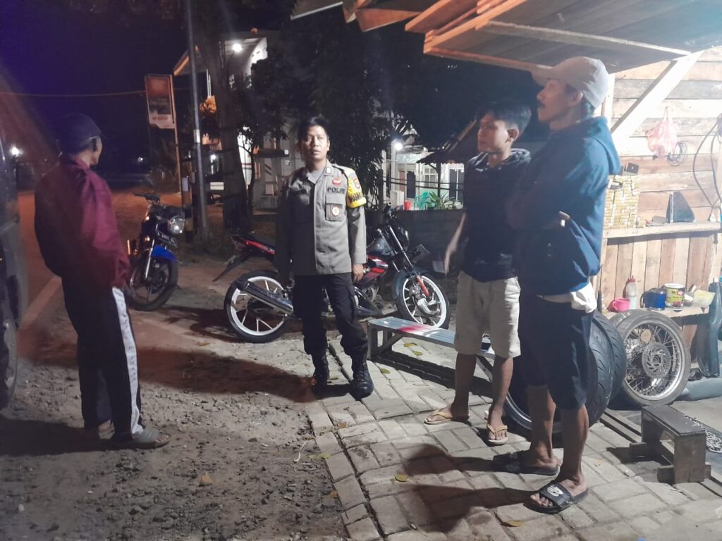 Sambangi bengkel, Bhabinkamtibmas Polsek Pandeglang Sampaikan Pesan Kamtibmas 4 WhatsApp Image 2023 08 24 at 15.46.30