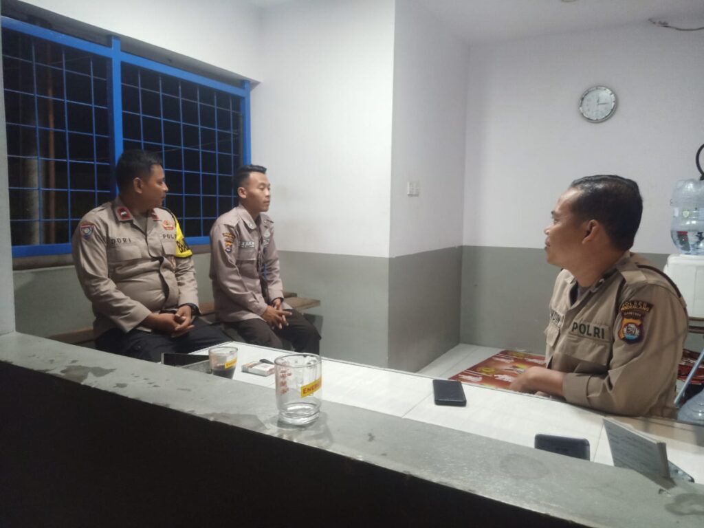 Bhabinkamtibmas Polsek Cadasari Sambangi Satpam Brikan Pesan Kamtibmas 7 WhatsApp Image 2023 08 25 at 05.26.04