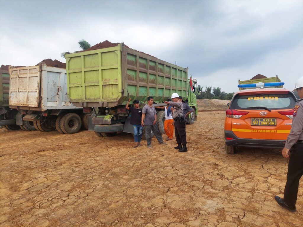 Sat Pamobvit Polres Pandeglang Patroli Lokasi Proyek Jalan Tol 6 WhatsApp Image 2023 08 25 at 05.57.02