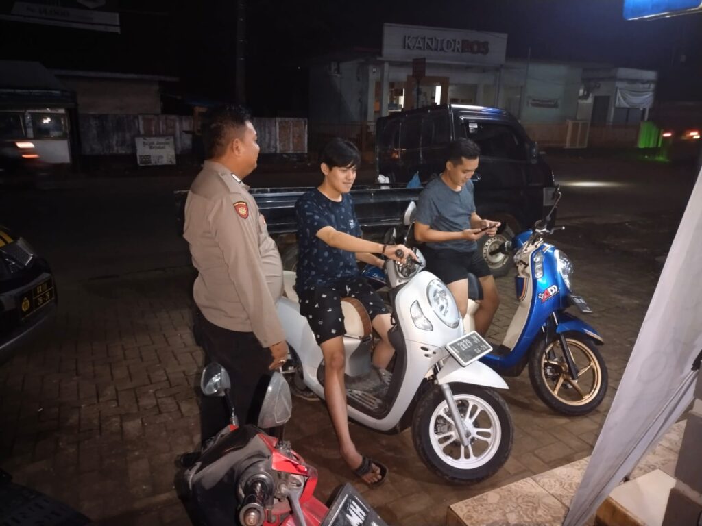 Antisipasi Kejahatan Malam Hari Polsek Saketi Gelar Patroli Malam 2 WhatsApp Image 2023 08 25 at 08.45.07
