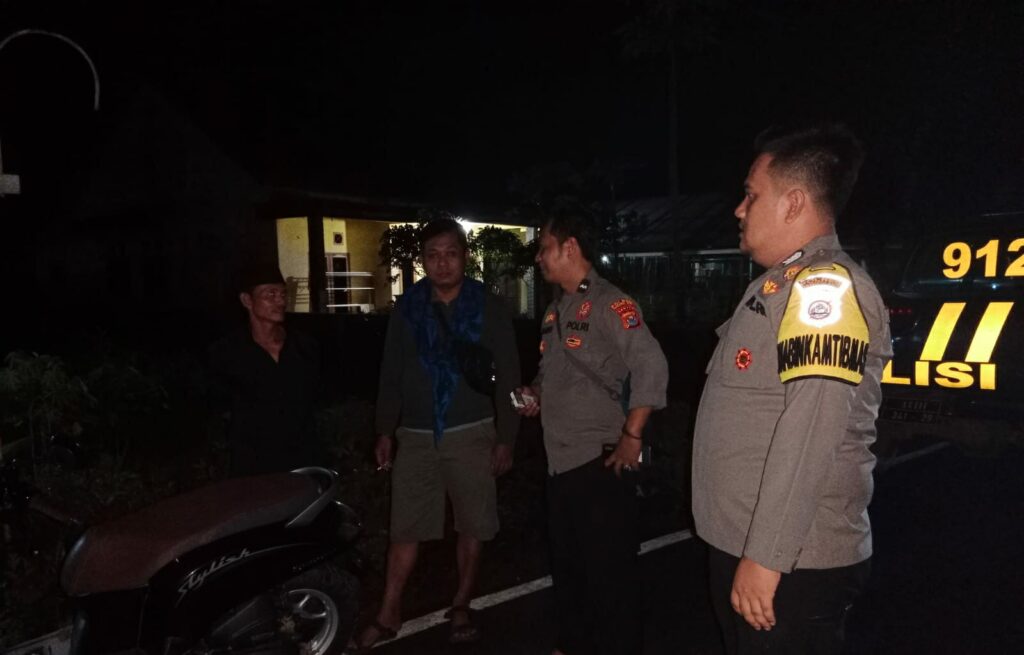 SPKT Polsek Cimanggu Gelar Patroli Malam Cegah Gangguan Kamtibmas 1 WhatsApp Image 2023 08 25 at 08.56.38