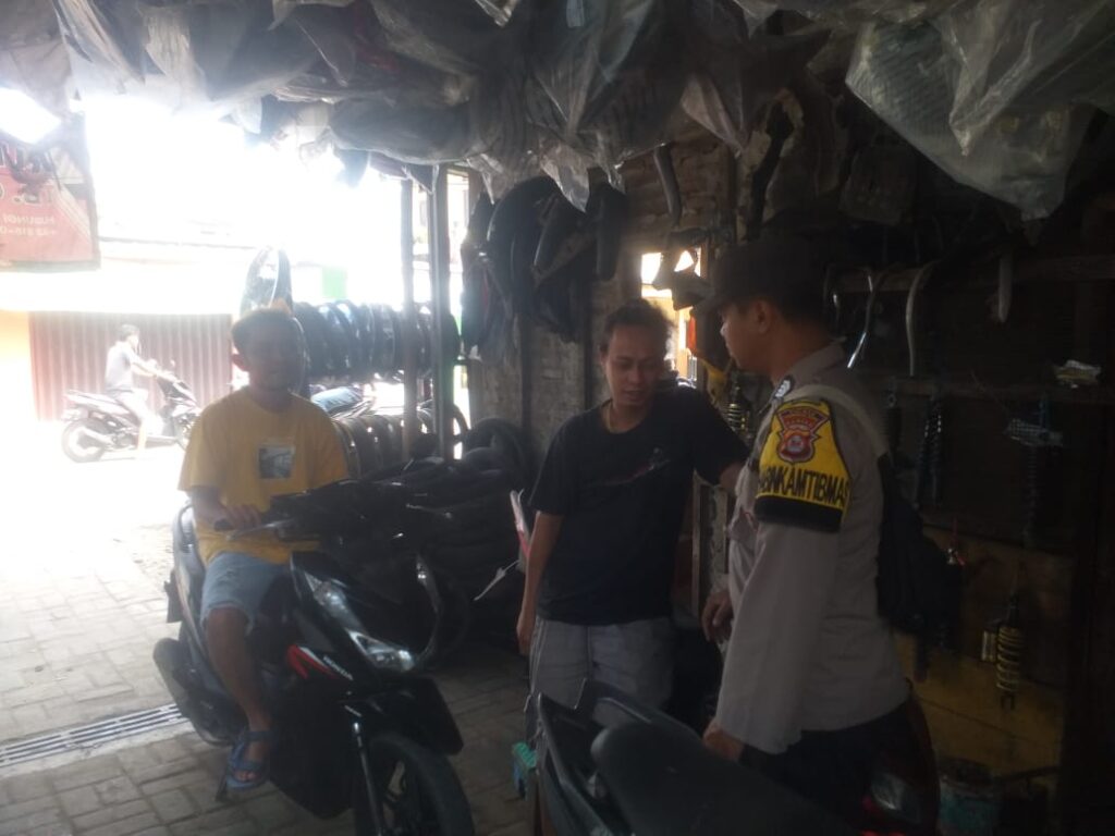 Sambangi bengkel, Bhabinkamtibmas Polsek Menes Sampaikan Pesan Kamtibmas 5 WhatsApp Image 2023 08 26 at 21.12.49