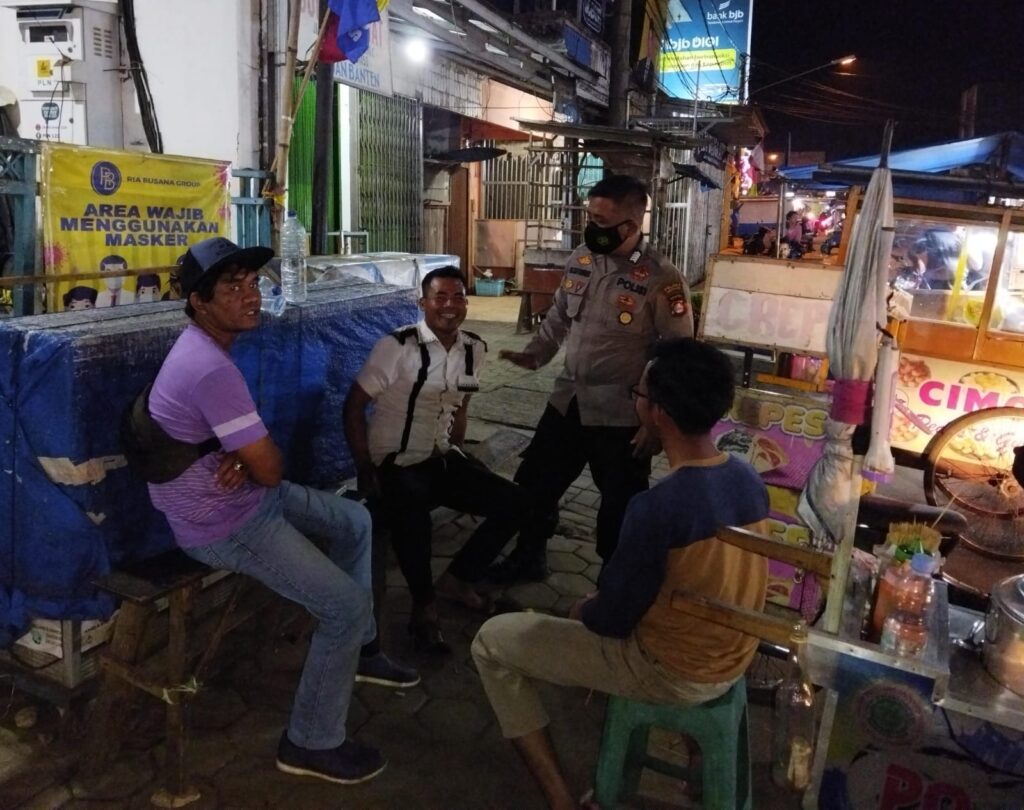 Patroli Malam di Wilayah Hukum Polsek Labuan untuk Menjaga Kamtibmas 5 WhatsApp Image 2023 10 04 at 03.42.44