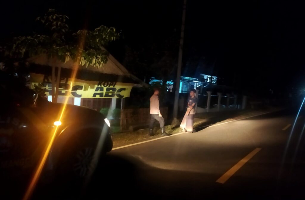 Polsek Bojong Melaksanakan Patroli Malam untuk Ciptakan Kamtibmas yang Aman dan Nyaman 3 WhatsApp Image 2023 10 06 at 09.11.21