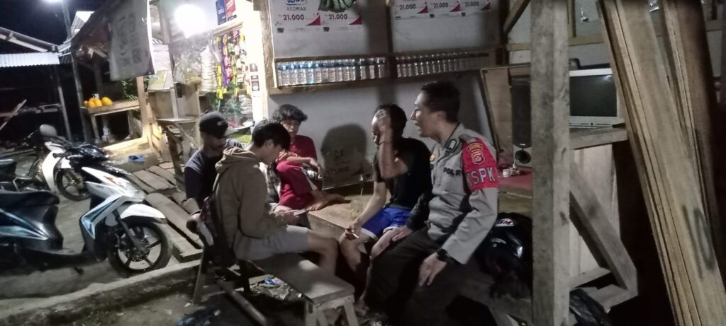 Polsek Saketi Melakukan Patroli dan Sosialisasi Kamtibmas di Desa Majau 2 WhatsApp Image 2023 10 10 at 08.02.42