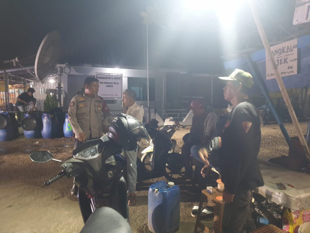 Polsek Labuan Melakukan Patroli Malam untuk Meningkatkan Keamanan Kamtibmas 4 WhatsApp Image 2023 10 10 at 08.08.04