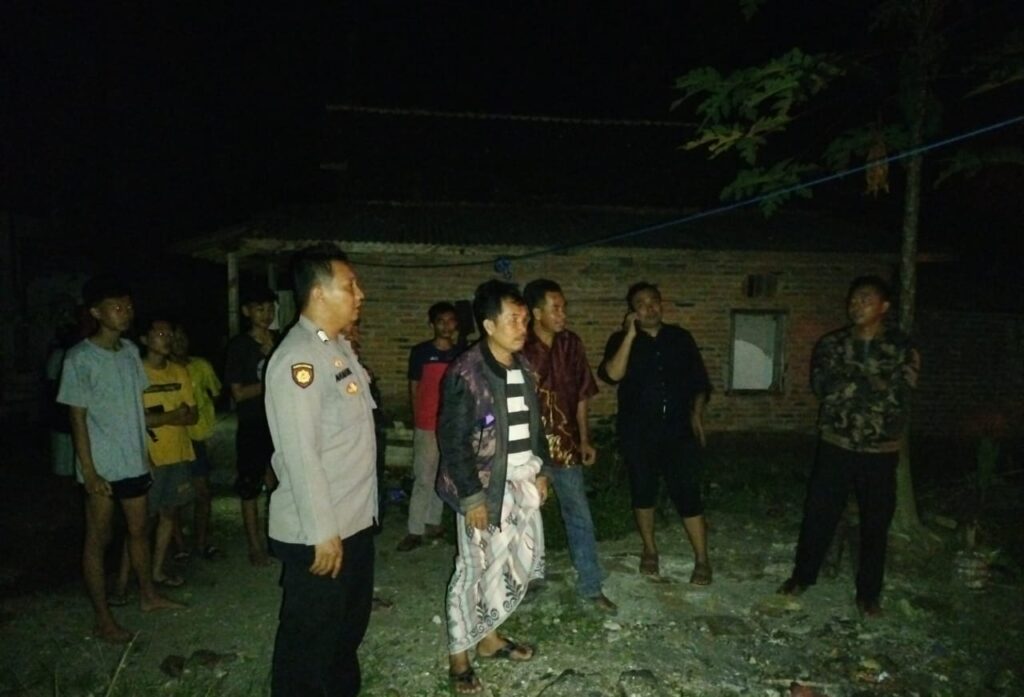 Polsek Panimbang Terus Tingkatkan Patroli Malam untuk Mewujudkan Kamtibmas Aman dan Kondusif 5 WhatsApp Image 2023 10 10 at 08.11.43