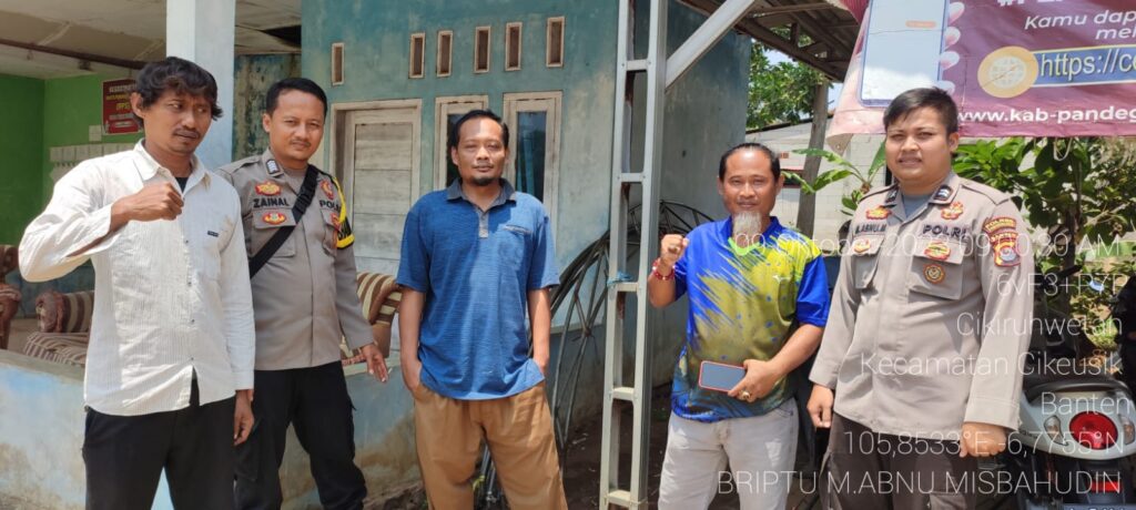 Polsek Cikeusik Terus Tingkatkan Keamanan dan Pelayanan Terbaik Melalui Patroli Siang Hari 7 WhatsApp Image 2023 10 10 at 08.35.32