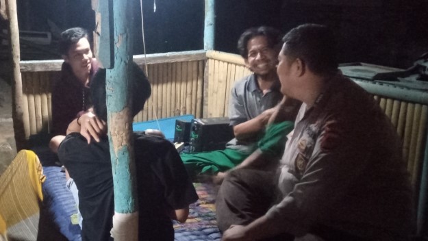 Polsek Bojong Terus Tingkatkan Keamanan dan Pelayanan Melalui Patroli Malam Hari 9 WhatsApp Image 2023 10 10 at 08.46.20