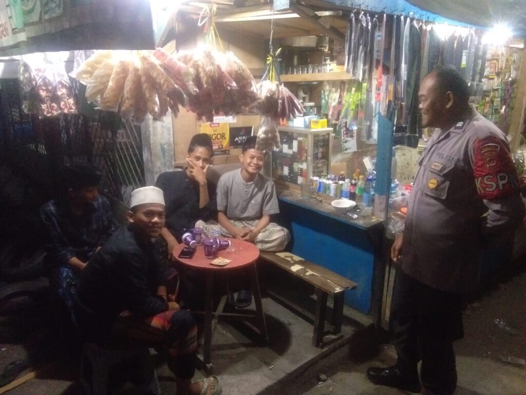 Polsek Menes Melaksanakan Patroli Preventif dan Sosialisasi Kamtibmas kepada Remaja 1 WhatsApp Image 2023 10 10 at 09.34.08