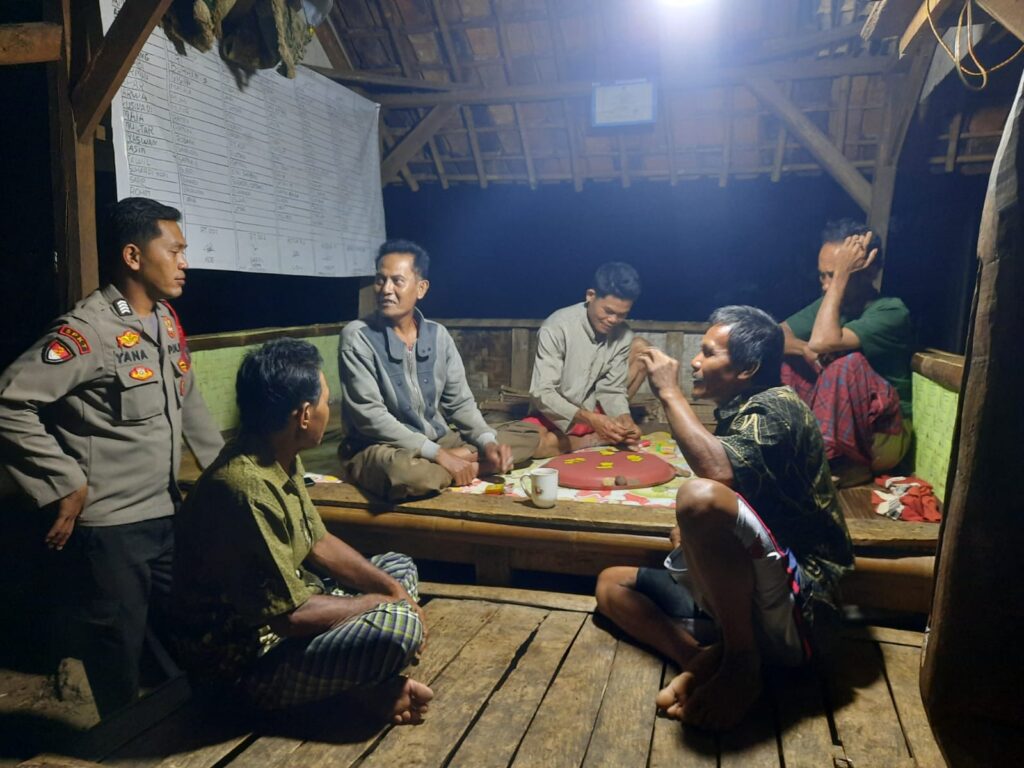 Polsek Cigeulis Terus Galakkan Patroli Kegiatan Rutin yang Ditingkatkan (KRYD) untuk Keamanan Kamtibmas 4 WhatsApp Image 2023 10 11 at 13.50.35