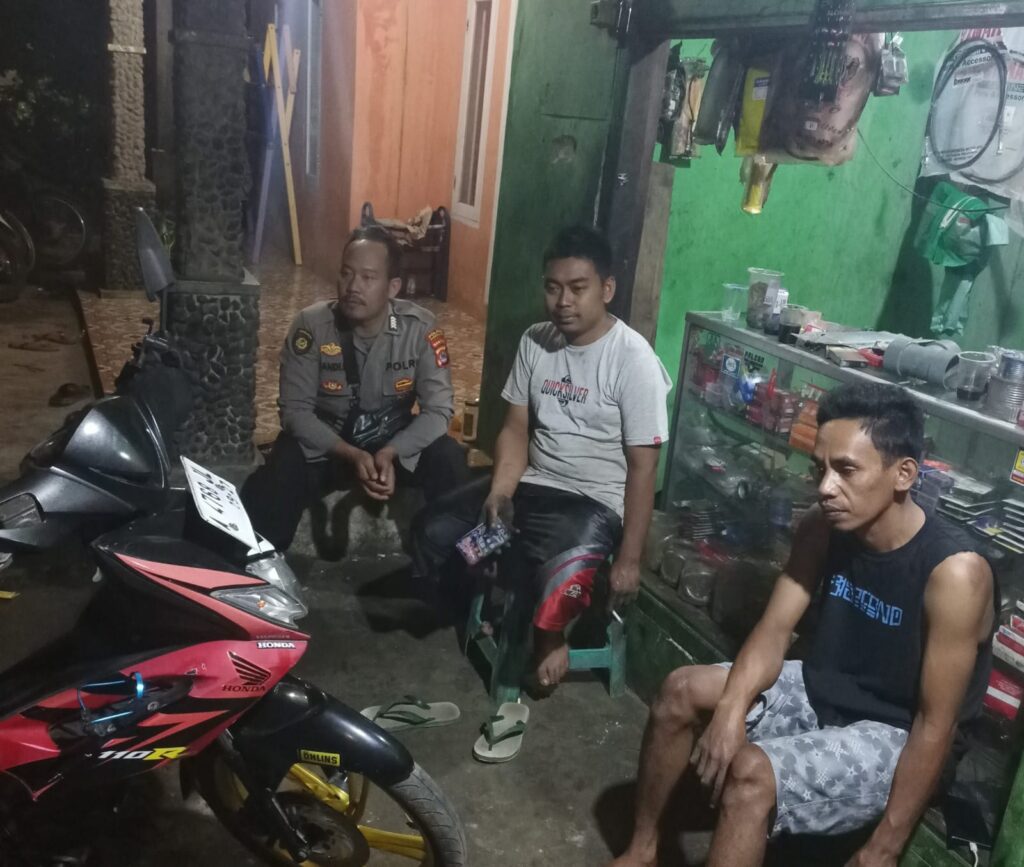 Polsek Pulosari Melaksanakan Patroli C3 untuk Menciptakan Lingkungan Aman dan Kondusif 5 WhatsApp Image 2023 10 11 at 13.53.19