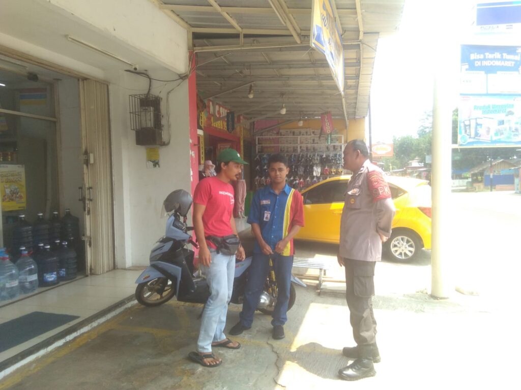 Polsek Menes Berikan Edukasi Kamtibmas Kepada Pegawai Waralaba 1 WhatsApp Image 2023 10 12 at 14.30.09