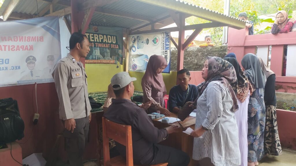 Polsek Banjar Bantu Monitoring Penyaluran Program Bantuan Pangan Semester 2 Tahap II Tahun 2023 8 WhatsApp Image 2023 10 12 at 19.12.17