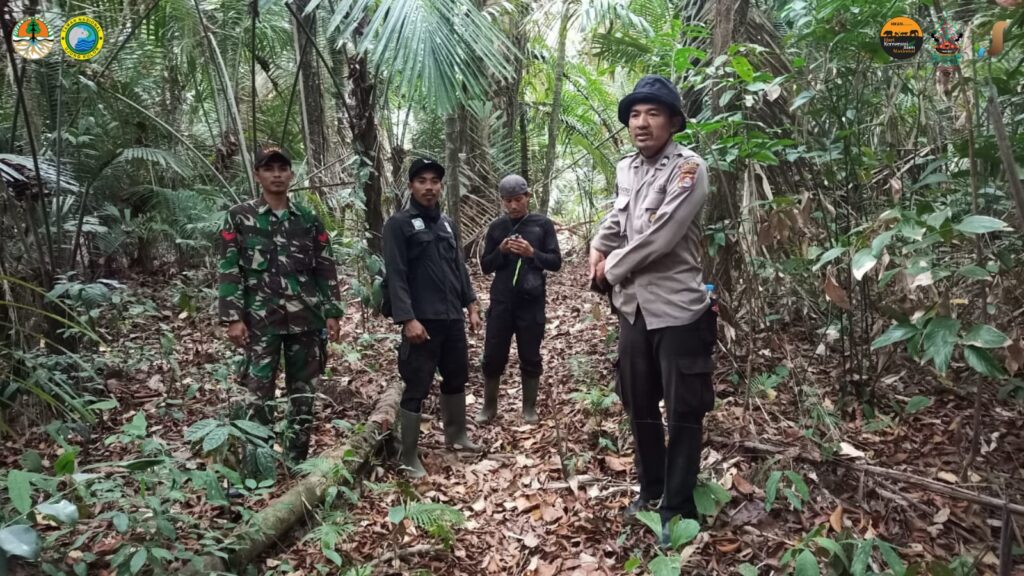Polsek Sumur Gelar Patroli Perlindungan dan Pengamanan di Kawasan Taman Nasional Ujung Kulon untuk Pelestarian Satwa dan Lingkungan 5 WhatsApp Image 2023 10 13 at 12.51.45