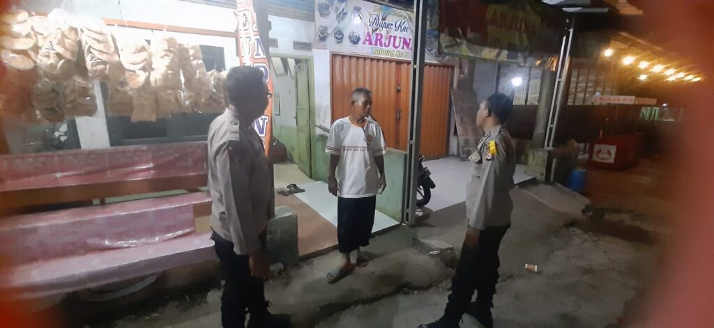 Polsek Cimanuk Gencar Lakukan Patroli Malam untuk Ciptakan Keamanan dan Ketertiban 4 WhatsApp Image 2023 10 13 at 14.18.32