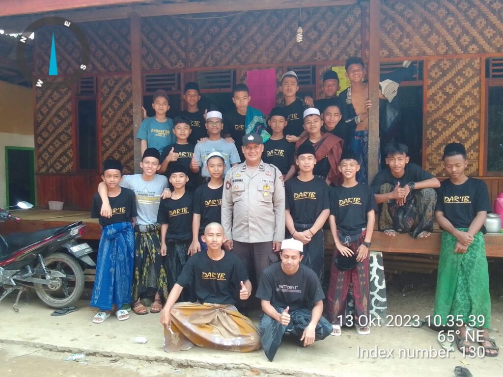Polsek Cikeusik Rutin Gelar Patroli KRYD Siang Hari untuk Keamanan dan Ketertiban Masyarakat 4 WhatsApp Image 2023 10 14 at 12.13.38