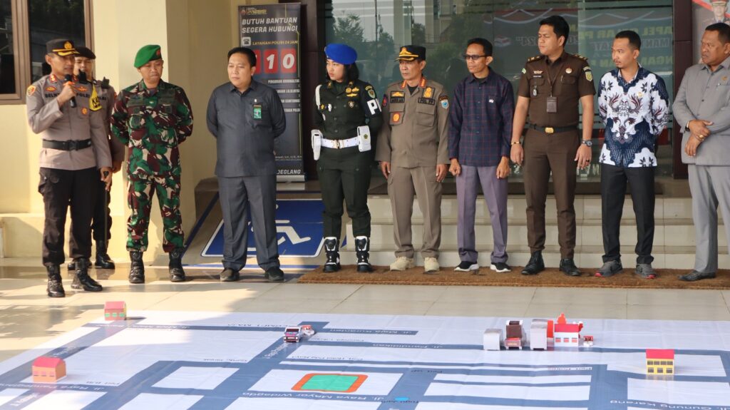 Polres Pandeglang Gelar Tactical Floor Game (TFG) untuk Ops Mantap Brata 2023-2024 10 WhatsApp Image 2023 10 17 at 10.44.33