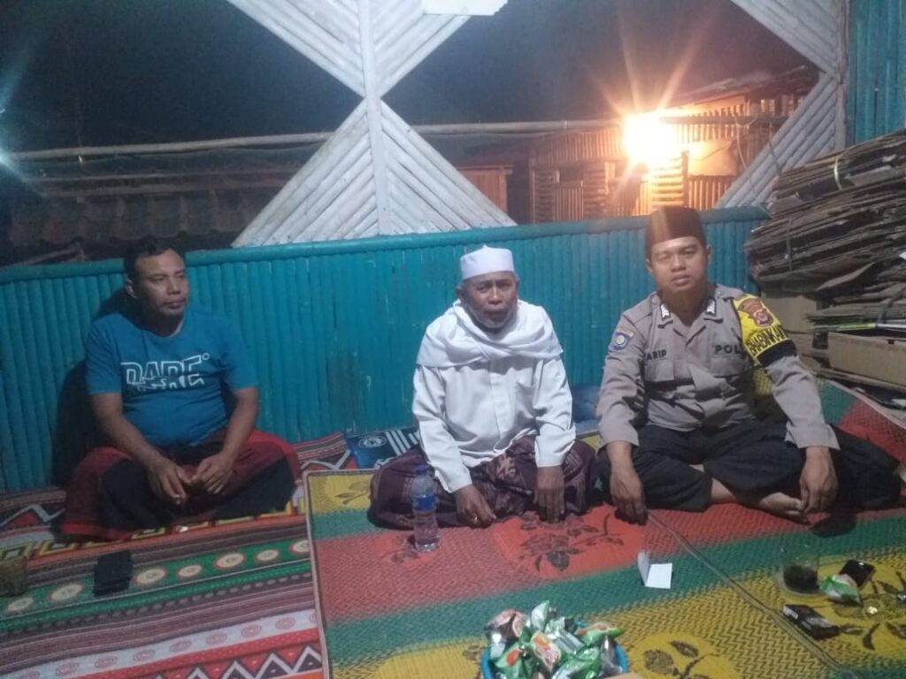 Bhabinkamtibmas Polsek Menes Sambangi Tokoh Masyarakat dan Ajak Warga Jaga Kamtibmas 10 WhatsApp Image 2023 10 17 at 12.54.36