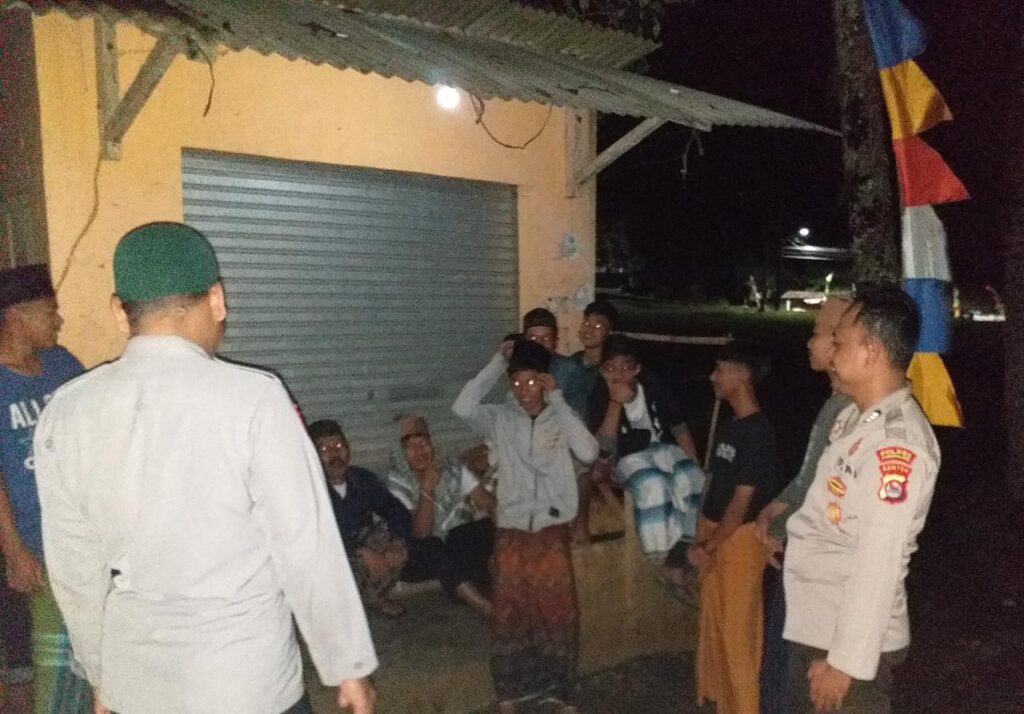 Polsek Pulosari Melaksanakan Patroli Cegah C3 untuk Menciptakan Keamanan dan Kondusif 3 WhatsApp Image 2023 10 17 at 14.32.15