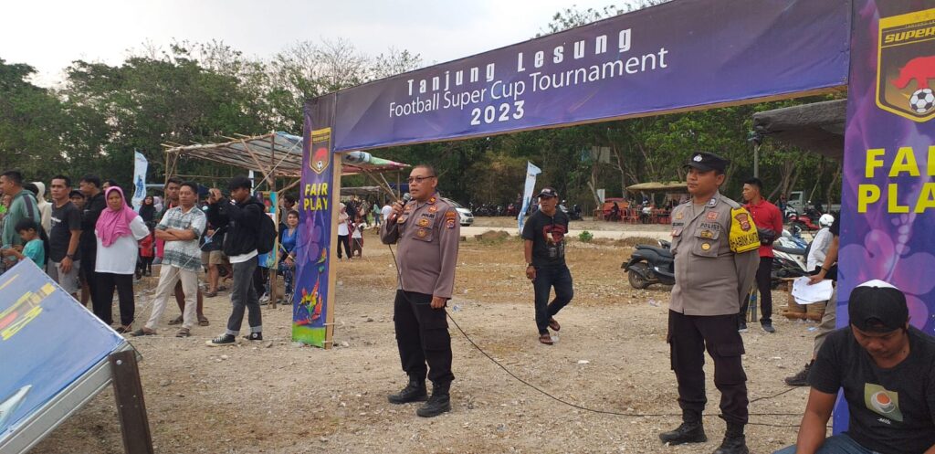 Kapolsek Panimbang Pimpin Pengamanan Turnamen Sepak Bola Super Cup Tanjunglesung 2023 8 WhatsApp Image 2023 10 18 at 09.50.32