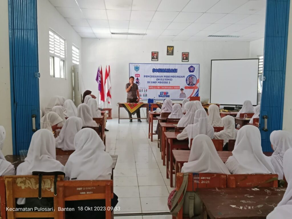 Polsek Pulosari Sosialisasi Pencegahan Perundungan di SMPN 2 Pulosari 2 WhatsApp Image 2023 10 18 at 19.44.55