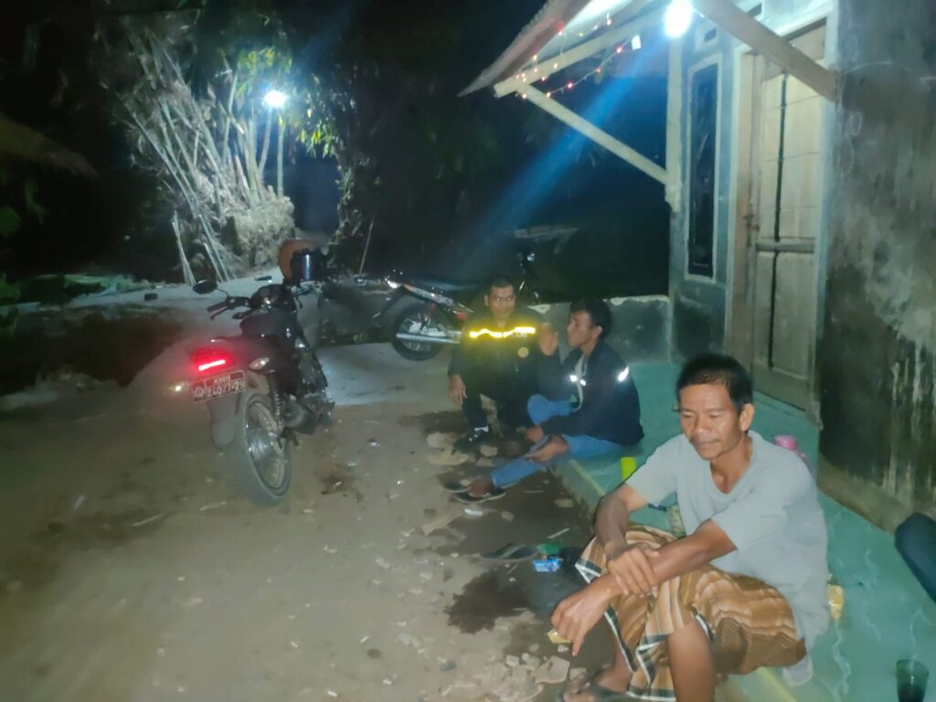 Polsek Pulosari Melaksanakan Patroli Dialogis untuk Mewujudkan Kamtibmas yang Aman 4 WhatsApp Image 2023 10 19 at 12.08.48