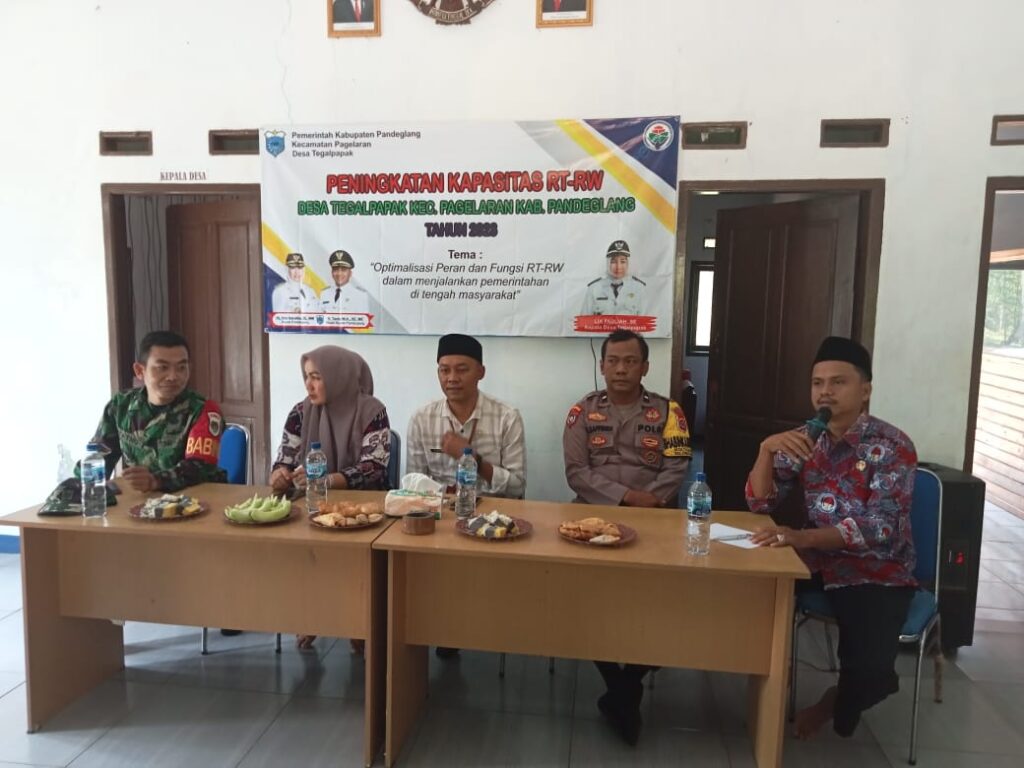 Bhabinkamtibmas Polsek Pagelaran Terus Meningkatkan Kemitraan dengan Ketua RT/RW di Desa Tegalpapak 1 WhatsApp Image 2023 10 19 at 12.30.21