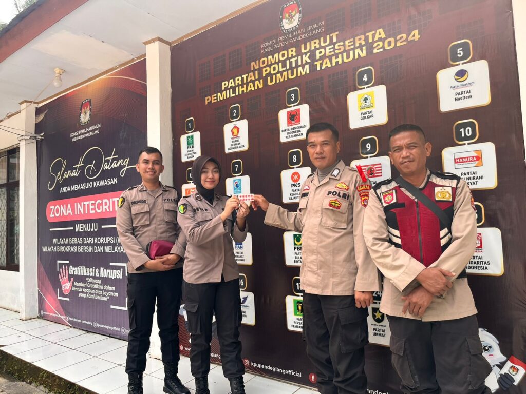 Sidokkes Polres Pandeglang Bagikan Vitamin untuk Menjaga Kesehatan Personel Operasi Mantap Brata 2023 5 WhatsApp Image 2023 10 19 at 12.31.25