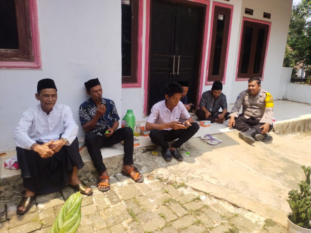 Polsek Saketi Terus Meningkatkan Kemitraan dengan Kepala Desa Melalui Kegiatan Sambang DDS 8 WhatsApp Image 2023 10 19 at 12.47.29