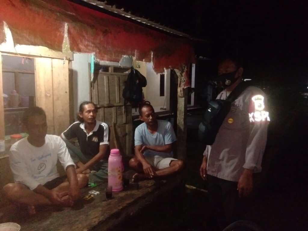 Polsek Menes Gencar Melaksanakan Patroli Malam untuk Cegah Tindak Kejahatan 7 WhatsApp Image 2023 10 19 at 19.16.24