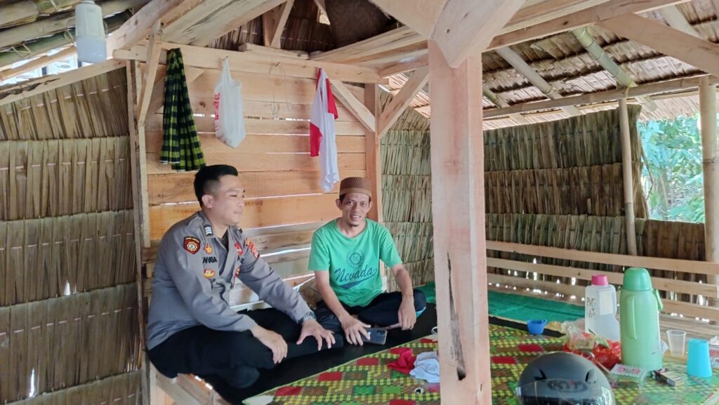 Bhabinkamtibmas Polsek Jiput, Brigadir Angga Sambangi Warga Binaan 8 WhatsApp Image 2023 10 19 at 19.25.49