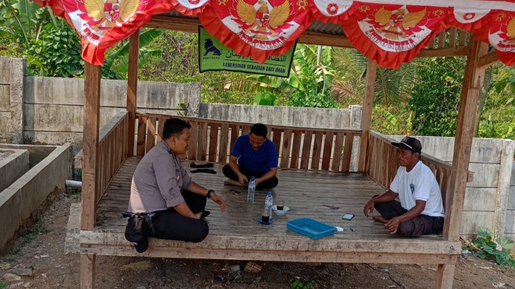 Bhabinkamtibmas Polsek Munjul Terus Sambang dan Jalin Silaturahmi dengan Warga 8 WhatsApp Image 2023 10 20 at 14.44.06