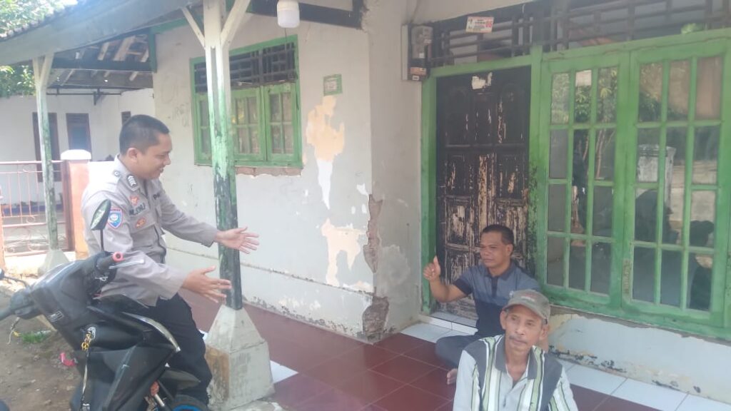 Bhabinkamtibmas Polsek Pagelaran Terus Membangun Silaturahmi dengan Warga Desa Binaan 2 WhatsApp Image 2023 10 20 at 14.55.44