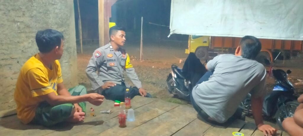 Polsek Saketi Laksanakan Kegiatan Patroli Malam untuk Memelihara Kamtibmas 9 WhatsApp Image 2023 10 21 at 07.54.33