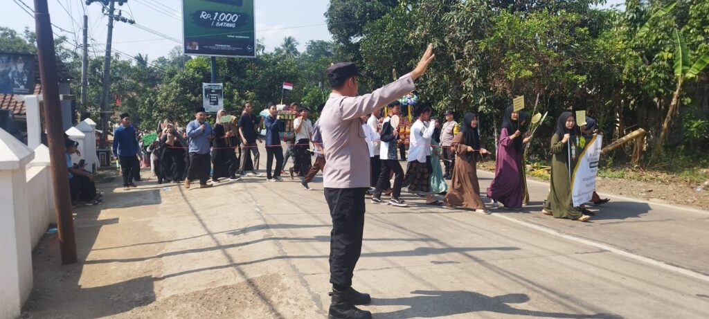 Polsek Bojong Amankan Giat Pawai Peringatan Hari Besar Islam Maulid Nabi Muhammad SAW 3 WhatsApp Image 2023 10 21 at 17.37.20