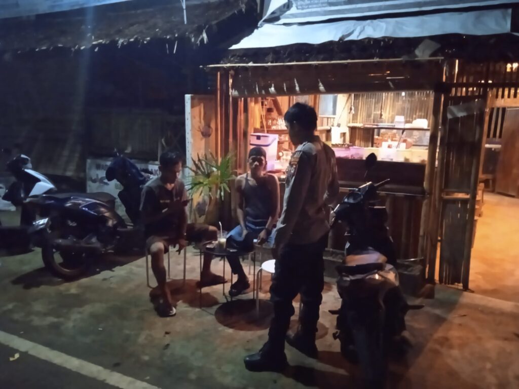 Patroli Malam Hari Polsek Jiput: Meningkatkan Keamanan dan Ketertiban Masyarakat 3 WhatsApp Image 2023 10 22 at 11.00.53