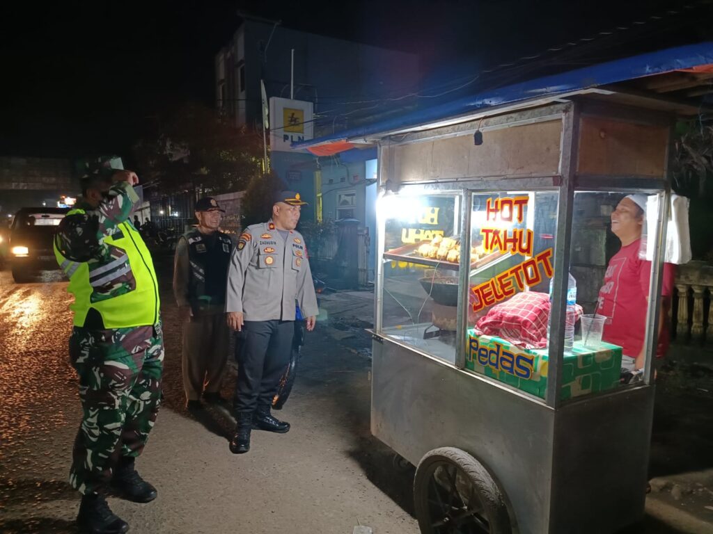 Patroli Malam Polsek Labuan Guna Menjaga Kamtibmas dan Masyarakat Merasa Aman 4 WhatsApp Image 2023 10 22 at 11.02.52