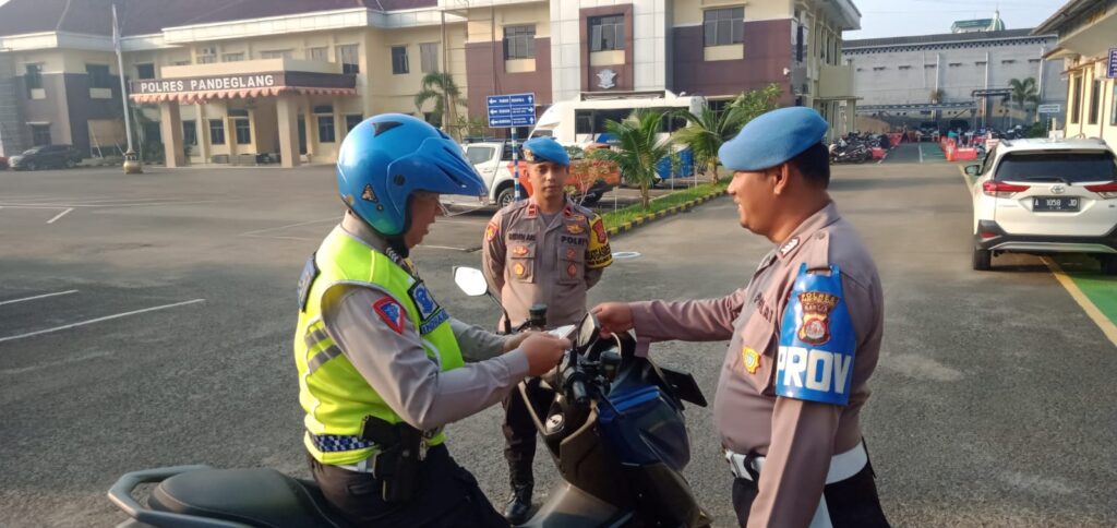 Sipropam Polres Pandeglang Temukan 2 Personil dengan SIM dan KTA Tidak Berlaku 9 WhatsApp Image 2023 10 23 at 11.09.36