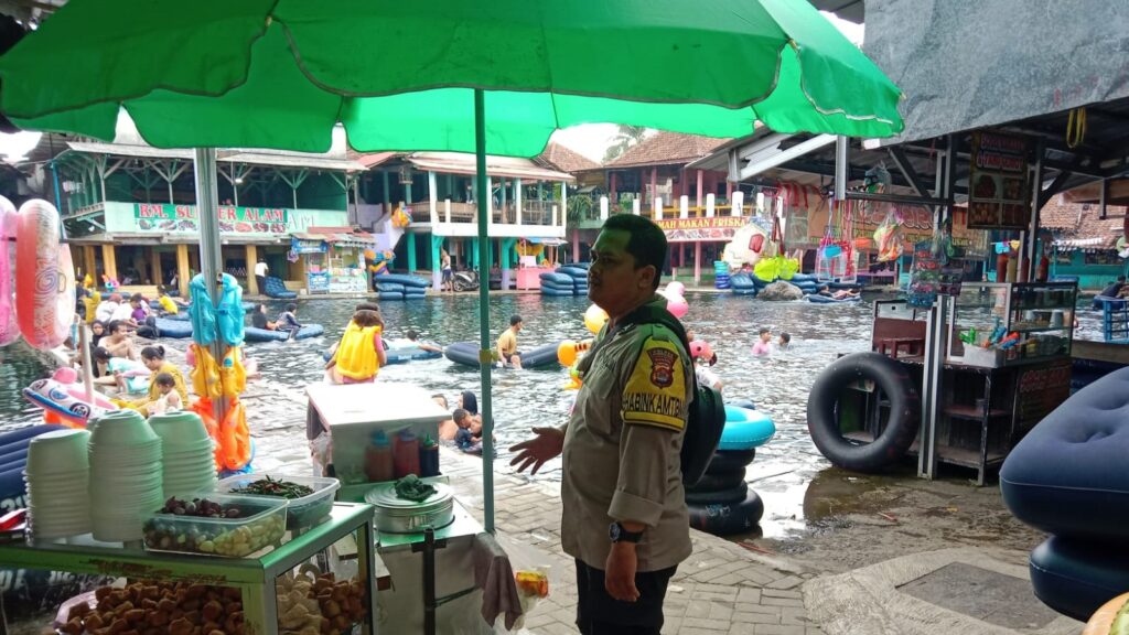 Polsek Cimanuk Gelar Pengamanan di Tempat Wisata Cikoromoy 5 WhatsApp Image 2023 10 23 at 15.11.55