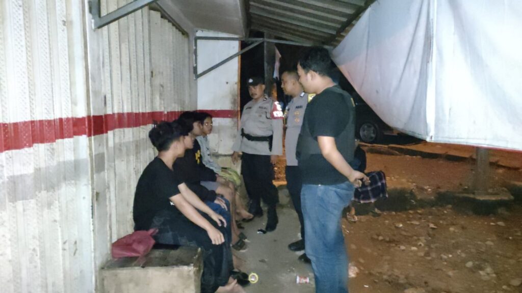 Polsek Pandeglang Meningkatkan Pencegahan Kriminalitas dengan Himbauan kepada Petugas Satpam dan Warga 8 WhatsApp Image 2023 10 23 at 15.22.51