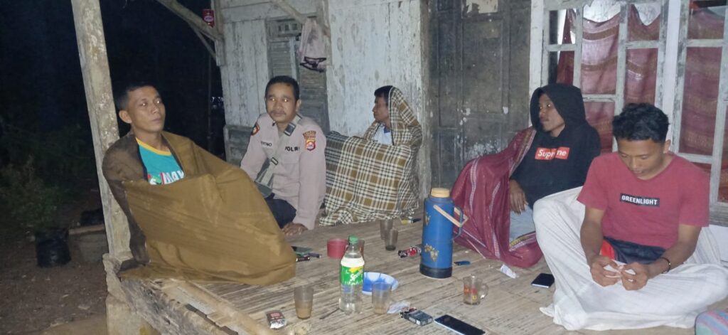 Polsek Cimanggu Melakukan Sambang dan Silaturahmi untuk Meningkatkan Kedekatan dengan Masyarakat 8 WhatsApp Image 2023 10 25 at 11.13.46