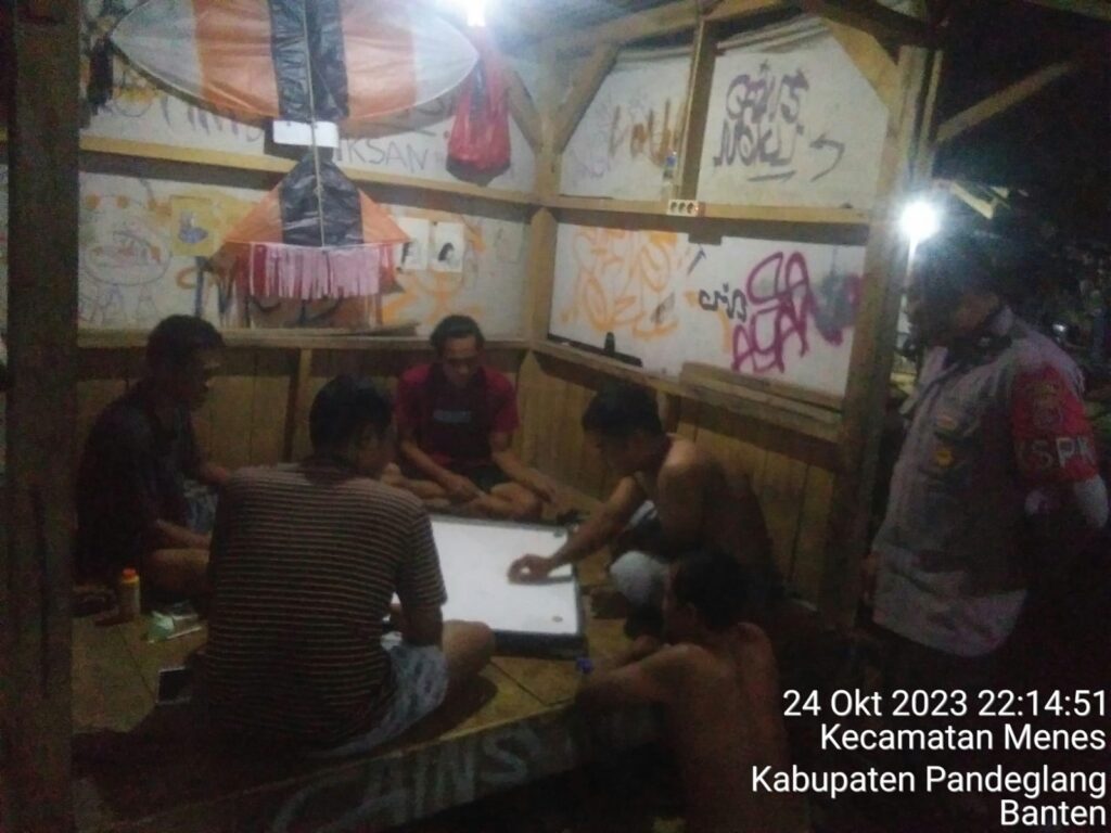 Patroli Polsek Menes: Masyarakat Diajak Bekerjasama dalam Mewujudkan Keamanan dan Ketertiban 6 WhatsApp Image 2023 10 25 at 20.06.19