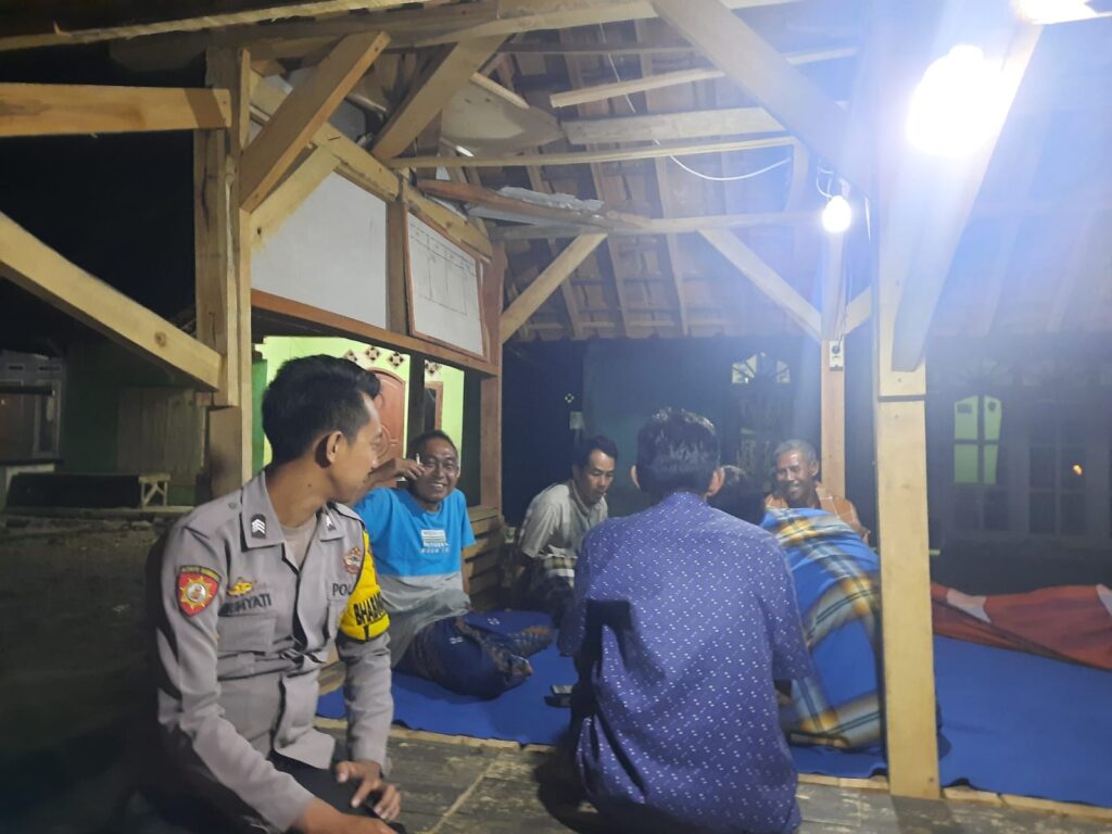 Polsek Cigeulis Tingkatkan Kegiatan Patroli Dialogis dan Sambang dalam Upaya Ciptakan Kamtibmas yang Aman 4 WhatsApp Image 2023 10 26 at 09.09.20