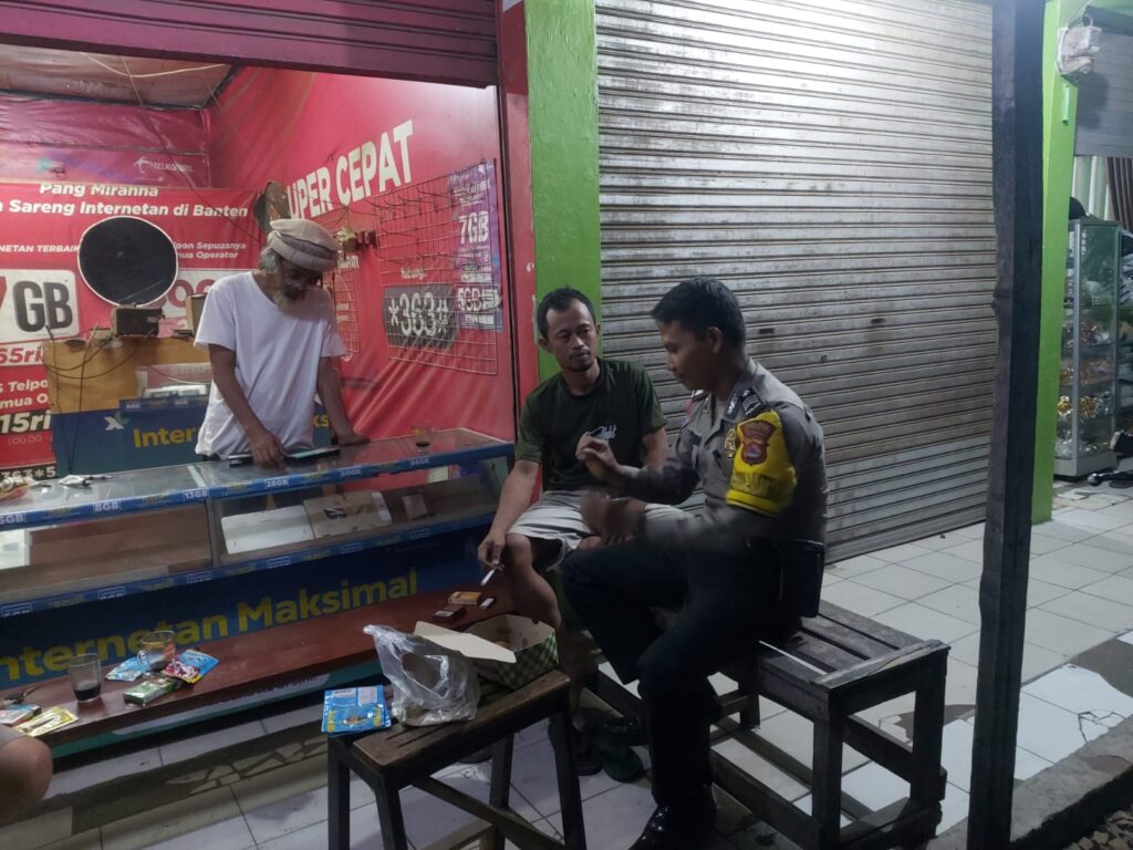 Patroli Malam oleh Polsek Labuan Polres Pandeglang untuk Ciptakan Keamanan dan Ketertiban 8 WhatsApp Image 2023 10 26 at 09.31.08