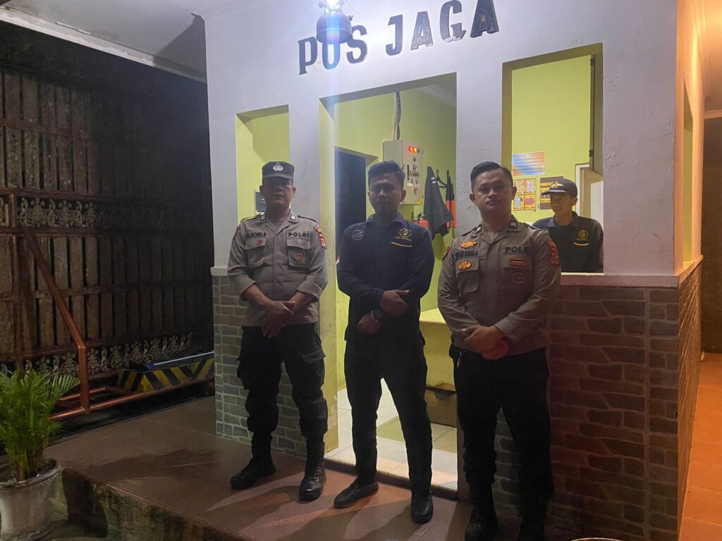 Polsek Panimbang Gelar Patroli Malam untuk Pemeliharaan Kamtibmas 9 WhatsApp Image 2023 10 26 at 09.34.29