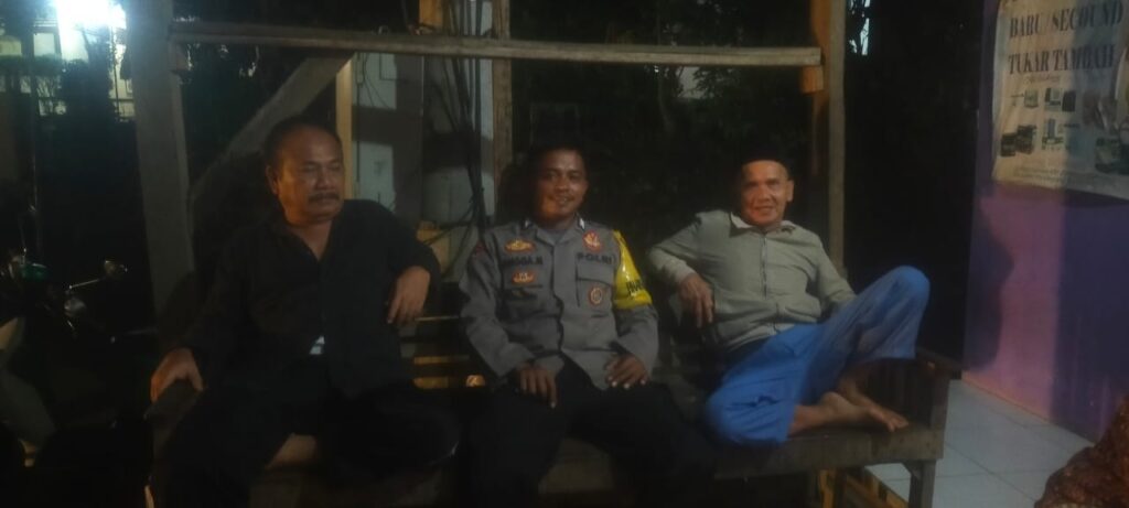 Polsek Saketi Melaksanakan Patroli Malam untuk Memelihara Kamtibmas di Wilayah Hukum 2 WhatsApp Image 2023 10 26 at 19.02.24
