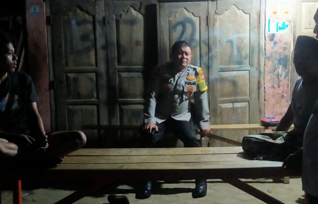 Bhabinkamtibmas Polsek Banjar Melaksanakan Kunjungan DDS 10 WhatsApp Image 2023 10 26 at 20.53.32