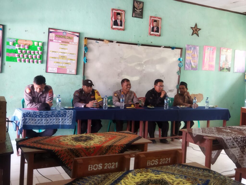 Polsek Sumur Sosialisasi Stop Bullying kepada Wali Murid 10 WhatsApp Image 2023 10 27 at 14.10.55